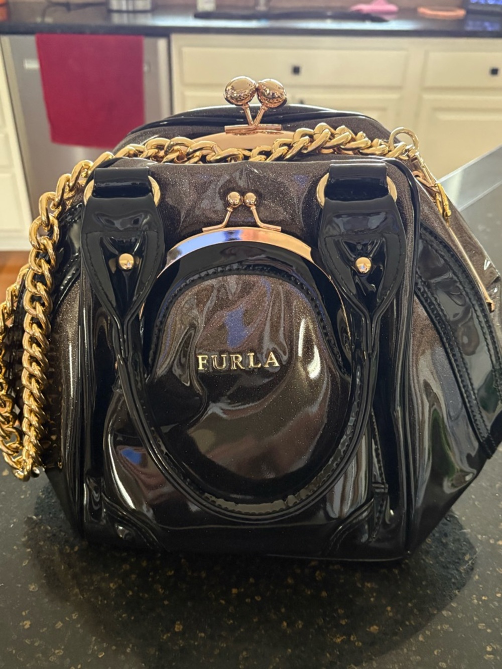 RARE FURLA DOUBLE BIG KISSLOCK GOLD & BLACK PATENT LEATHER OMBRÉ BAG! LIKE NEW!